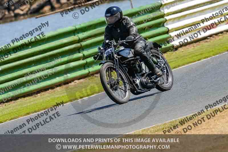 Vintage motorcycle club;eventdigitalimages;mallory park;mallory park trackday photographs;no limits trackdays;peter wileman photography;trackday digital images;trackday photos;vmcc festival 1000 bikes photographs